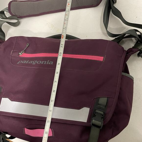 Patagonia Half Mass Messenger Bag Maroon Crossbody Organizer Commuter Travel - Picture 6 of 9